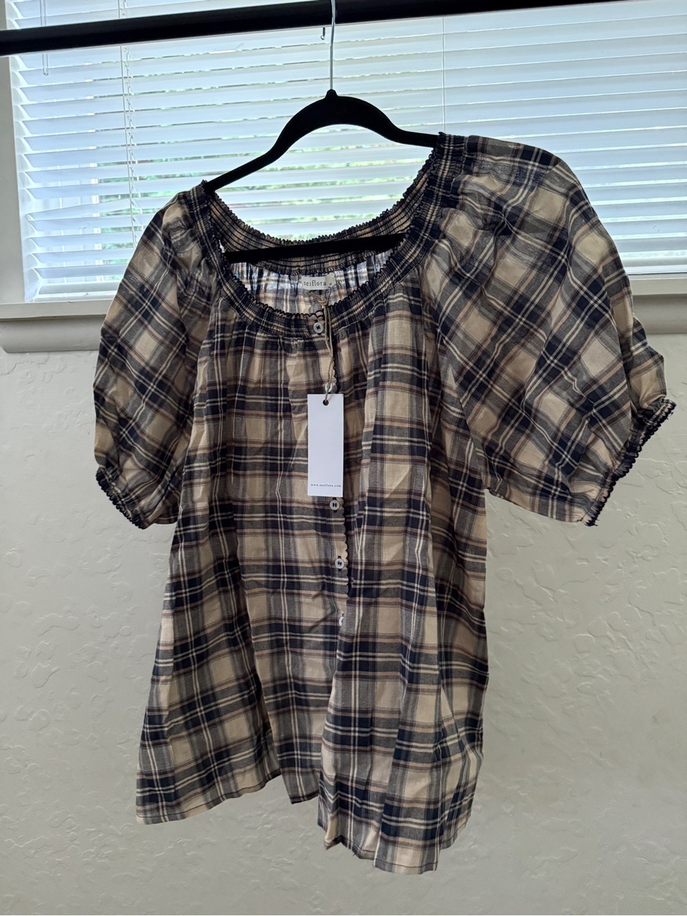 Neuflora Plaid Puff-Sleeve Button Front Women’s Top - navy & Cream